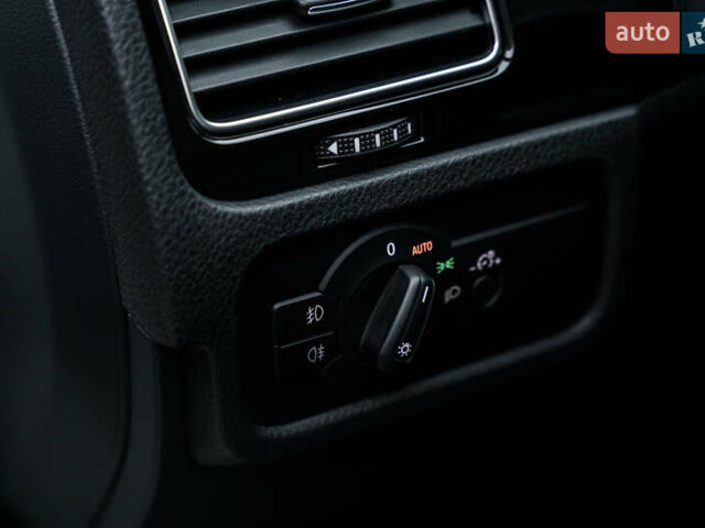 Белый Фольксваген Туарег, объемом двигателя 2.97 л и пробегом 120 тыс. км за 32000 $, фото 29 на Automoto.ua