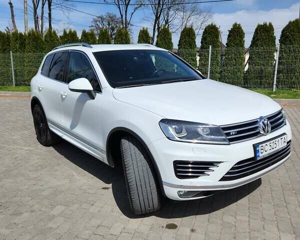 Белый Фольксваген Туарег, объемом двигателя 2.97 л и пробегом 269 тыс. км за 26900 $, фото 2 на Automoto.ua