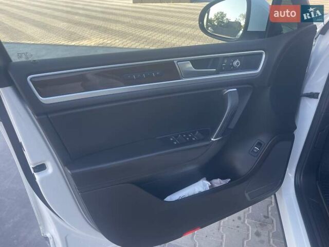 Фольксваген Туарег 2016 в Белой Церкве на Automoto.ua Белый Фольксваген Туарег, объемом двигателя 3 л и пробегом 264 тыс. км за 24500 $, фото 19 на Automoto.ua