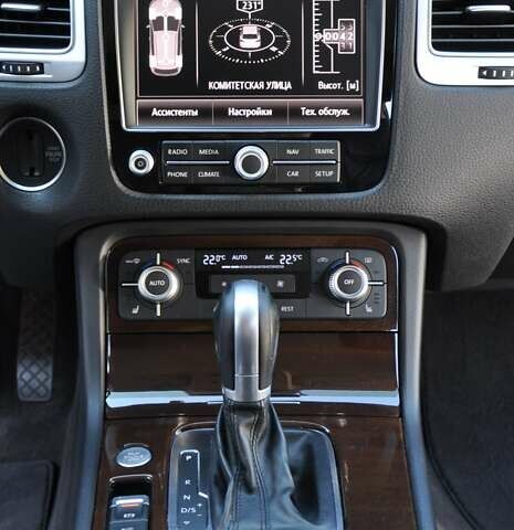 Белый Фольксваген Туарег, объемом двигателя 2.97 л и пробегом 263 тыс. км за 23000 $, фото 36 на Automoto.ua