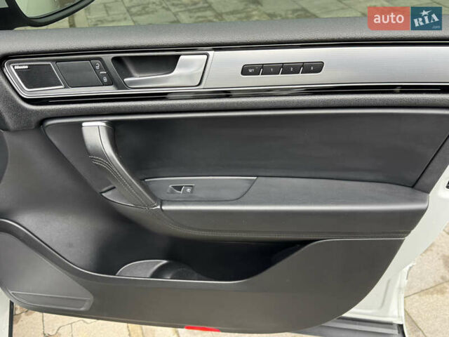 Белый Фольксваген Туарег, объемом двигателя 2.97 л и пробегом 418 тыс. км за 22900 $, фото 33 на Automoto.ua