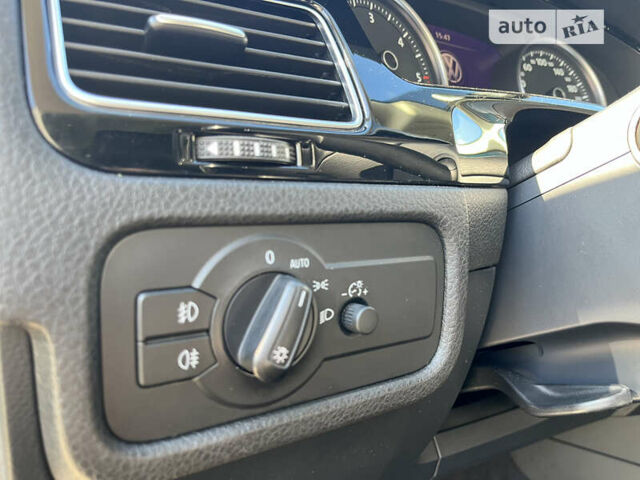 Білий Фольксваген Туарег, об'ємом двигуна 2.97 л та пробігом 300 тис. км за 21900 $, фото 34 на Automoto.ua