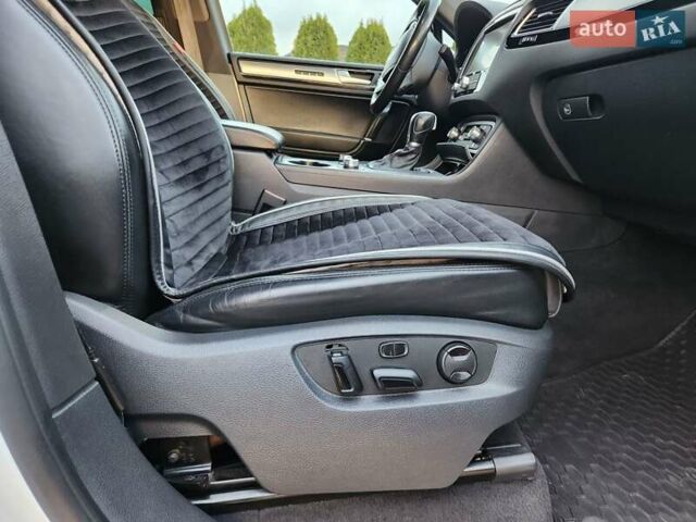 Белый Фольксваген Туарег, объемом двигателя 2.97 л и пробегом 269 тыс. км за 26900 $, фото 10 на Automoto.ua