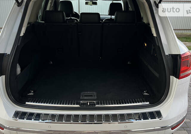 Білий Фольксваген Туарег, об'ємом двигуна 2.97 л та пробігом 300 тис. км за 21900 $, фото 46 на Automoto.ua