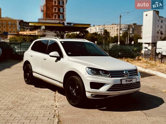 Белый Фольксваген Туарег, объемом двигателя 2.97 л и пробегом 172 тыс. км за 31500 $, фото 5 на Automoto.ua