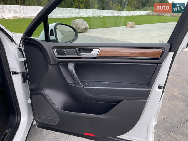 Фольксваген Туарег 2016 в Луцке на Automoto.ua Белый Фольксваген Туарег, объемом двигателя 2.97 л и пробегом 146 тыс. км за 33800 $, фото 46 на Automoto.ua