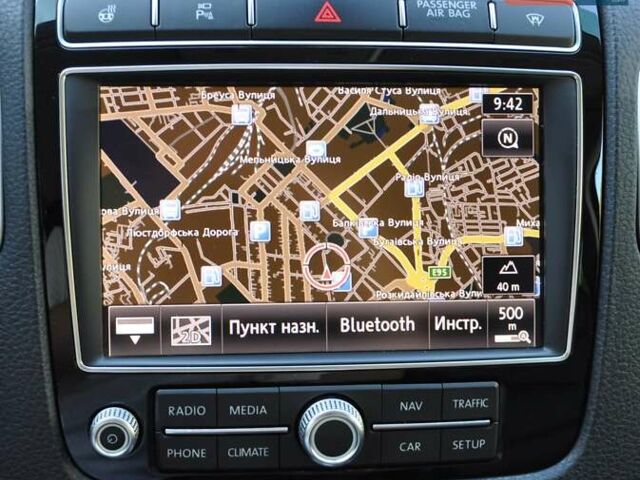 Белый Фольксваген Туарег, объемом двигателя 2.97 л и пробегом 263 тыс. км за 23000 $, фото 38 на Automoto.ua