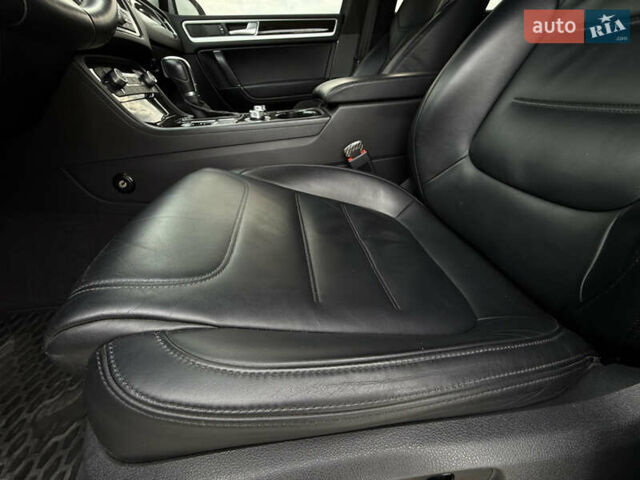 Білий Фольксваген Туарег, об'ємом двигуна 3 л та пробігом 135 тис. км за 32900 $, фото 29 на Automoto.ua