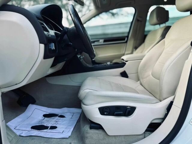 Белый Фольксваген Туарег, объемом двигателя 3.6 л и пробегом 79 тыс. км за 6100 $, фото 9 на Automoto.ua