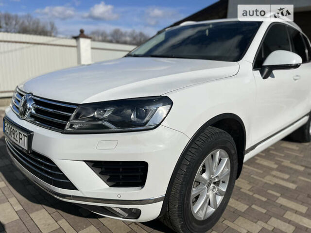 Білий Фольксваген Туарег, об'ємом двигуна 2.97 л та пробігом 300 тис. км за 21900 $, фото 14 на Automoto.ua