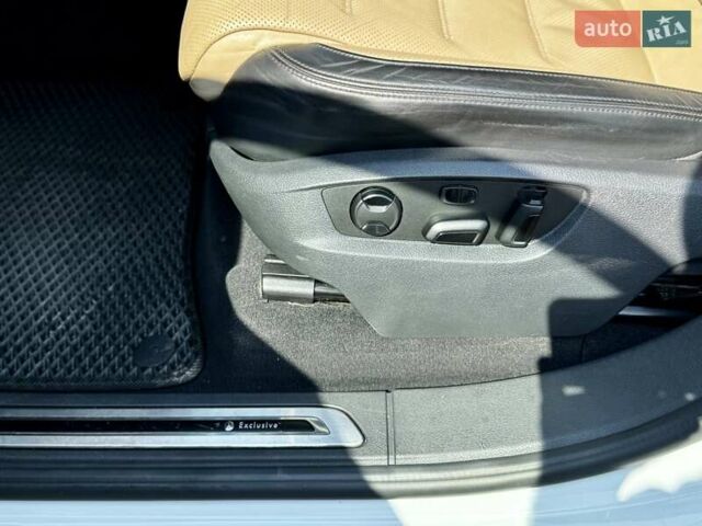 Белый Фольксваген Туарег, объемом двигателя 2.97 л и пробегом 172 тыс. км за 31500 $, фото 16 на Automoto.ua