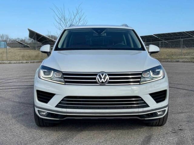 Белый Фольксваген Туарег, объемом двигателя 0 л и пробегом 31 тыс. км за 16000 $, фото 2 на Automoto.ua