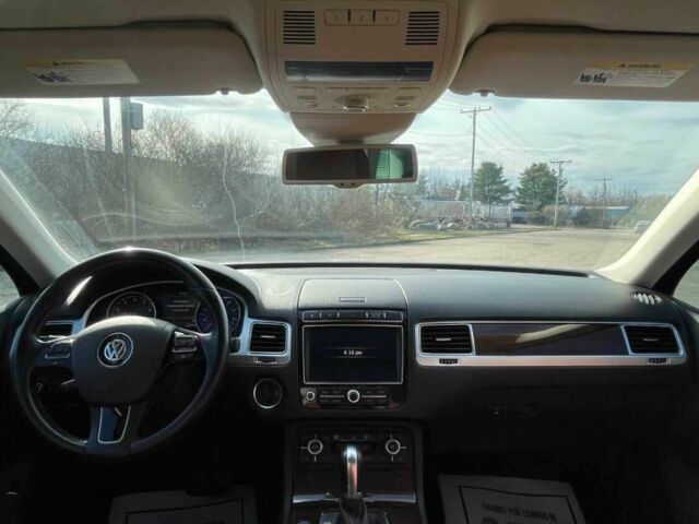 Белый Фольксваген Туарег, объемом двигателя 0 л и пробегом 31 тыс. км за 16000 $, фото 11 на Automoto.ua