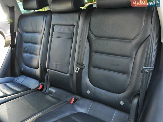 Белый Фольксваген Туарег, объемом двигателя 2.97 л и пробегом 263 тыс. км за 23000 $, фото 17 на Automoto.ua