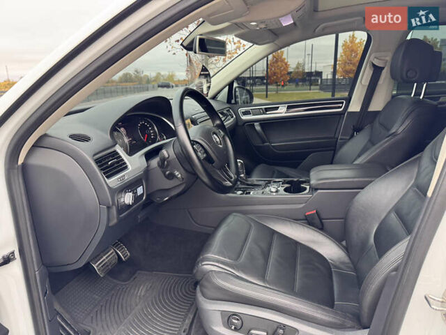 Фольксваген Туарег 2016 в Мукачеве на Automoto.ua Белый Фольксваген Туарег, объемом двигателя 3 л и пробегом 238 тыс. км за 22500 $, фото 17 на Automoto.ua