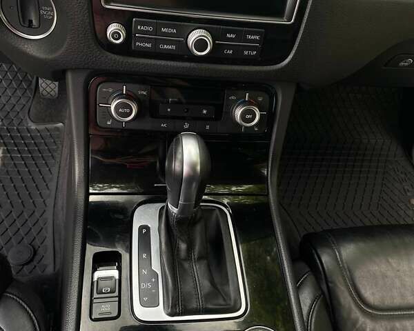 Білий Фольксваген Туарег, об'ємом двигуна 3 л та пробігом 222 тис. км за 24999 $, фото 13 на Automoto.ua