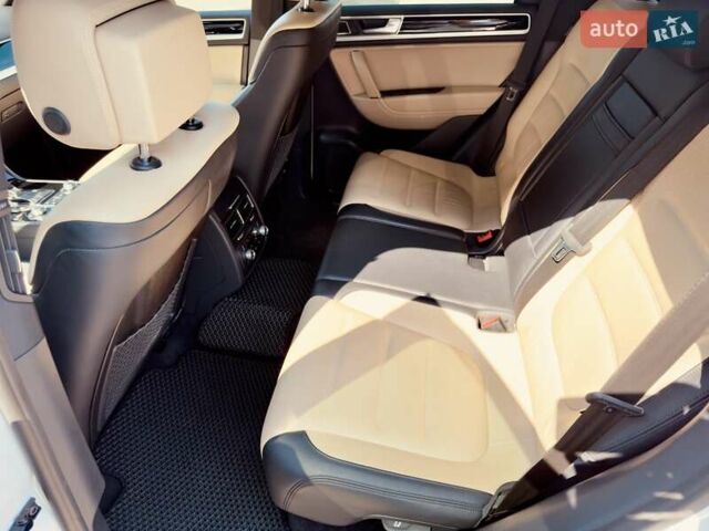 Белый Фольксваген Туарег, объемом двигателя 2.97 л и пробегом 172 тыс. км за 31500 $, фото 38 на Automoto.ua