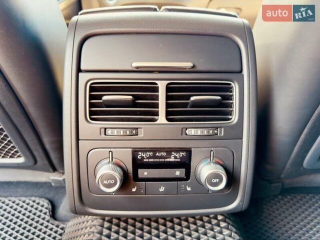 Белый Фольксваген Туарег, объемом двигателя 2.97 л и пробегом 172 тыс. км за 31500 $, фото 37 на Automoto.ua