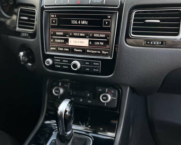 Білий Фольксваген Туарег, об'ємом двигуна 2.97 л та пробігом 300 тис. км за 21900 $, фото 25 на Automoto.ua