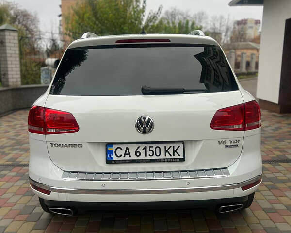 Белый Фольксваген Туарег, объемом двигателя 2.97 л и пробегом 188 тыс. км за 29200 $, фото 3 на Automoto.ua