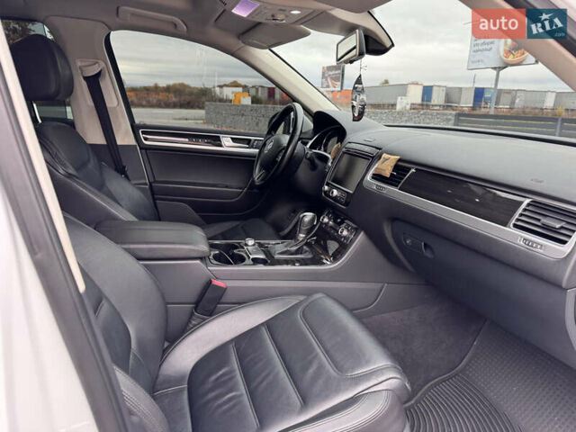 Фольксваген Туарег 2016 в Мукачеве на Automoto.ua Белый Фольксваген Туарег, объемом двигателя 3 л и пробегом 238 тыс. км за 22500 $, фото 28 на Automoto.ua