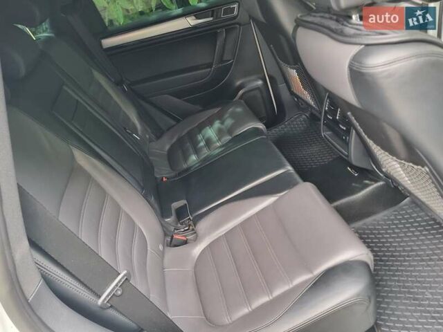 Белый Фольксваген Туарег, объемом двигателя 2.97 л и пробегом 237 тыс. км за 31000 $, фото 14 на Automoto.ua