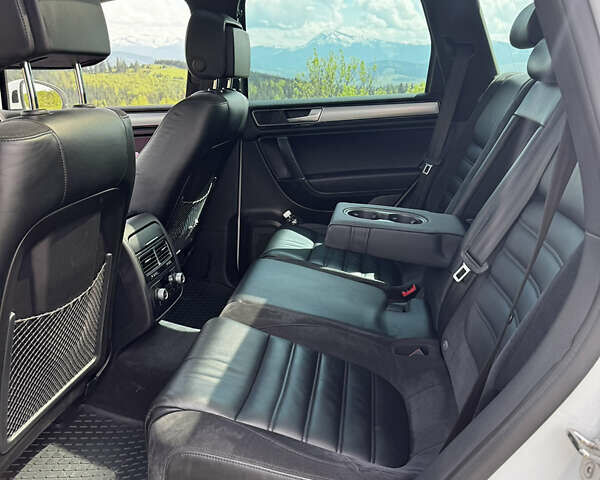 Белый Фольксваген Туарег, объемом двигателя 3 л и пробегом 196 тыс. км за 35000 $, фото 6 на Automoto.ua