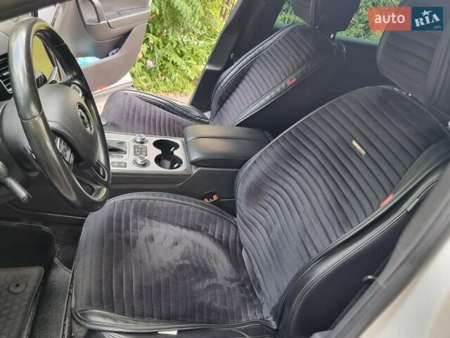 Белый Фольксваген Туарег, объемом двигателя 2.97 л и пробегом 237 тыс. км за 31000 $, фото 10 на Automoto.ua