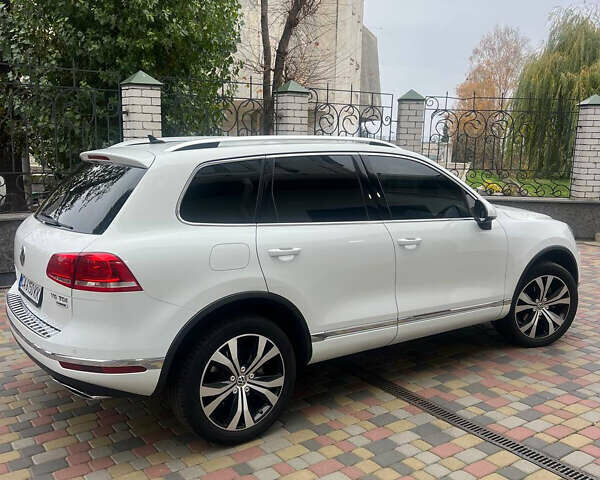 Белый Фольксваген Туарег, объемом двигателя 2.97 л и пробегом 188 тыс. км за 29200 $, фото 5 на Automoto.ua