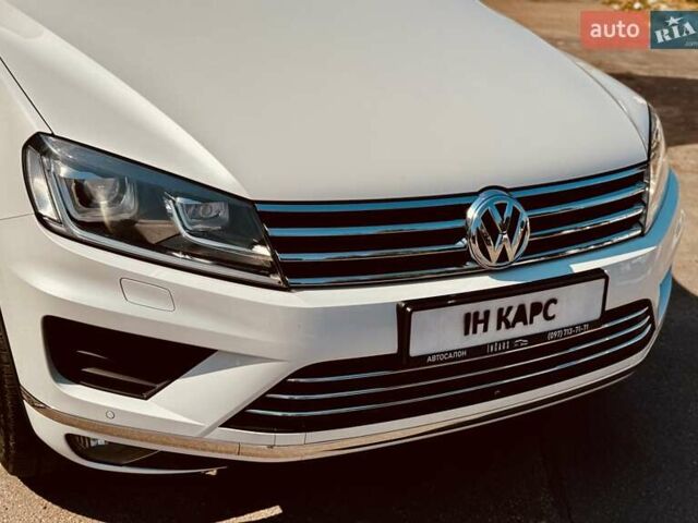 Белый Фольксваген Туарег, объемом двигателя 2.97 л и пробегом 172 тыс. км за 31500 $, фото 6 на Automoto.ua