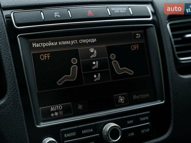 Белый Фольксваген Туарег, объемом двигателя 2.97 л и пробегом 120 тыс. км за 32000 $, фото 34 на Automoto.ua