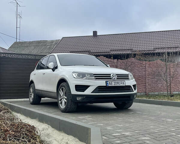 Белый Фольксваген Туарег, объемом двигателя 2.97 л и пробегом 185 тыс. км за 29500 $, фото 8 на Automoto.ua