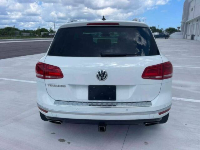 Белый Фольксваген Туарег, объемом двигателя 3.6 л и пробегом 71 тыс. км за 7500 $, фото 6 на Automoto.ua