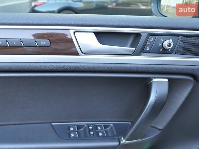 Белый Фольксваген Туарег, объемом двигателя 2.97 л и пробегом 263 тыс. км за 23000 $, фото 26 на Automoto.ua