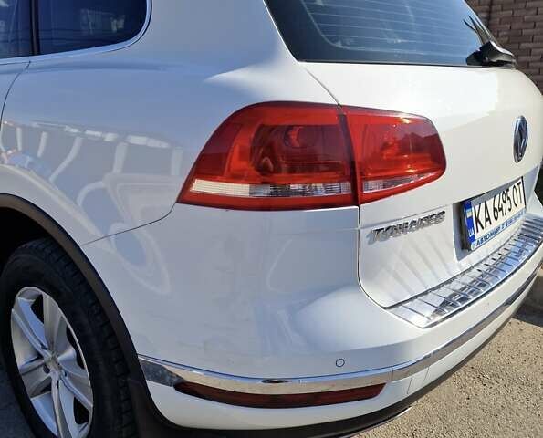 Фольксваген Туарег 2016 в Киеве на Automoto.ua Белый Фольксваген Туарег, объемом двигателя 3 л и пробегом 180 тыс. км за 22500 $, фото 9 на Automoto.ua