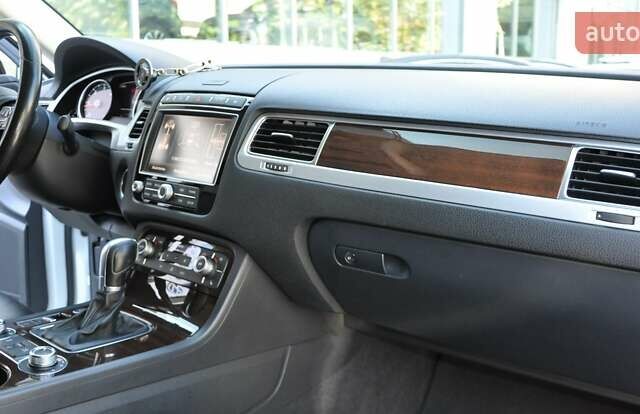 Белый Фольксваген Туарег, объемом двигателя 2.97 л и пробегом 263 тыс. км за 23000 $, фото 22 на Automoto.ua