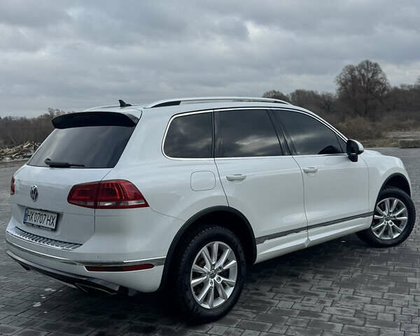 Білий Фольксваген Туарег, об'ємом двигуна 3 л та пробігом 131 тис. км за 34800 $, фото 3 на Automoto.ua