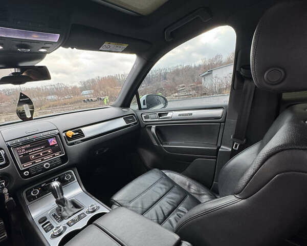 Білий Фольксваген Туарег, об'ємом двигуна 3 л та пробігом 131 тис. км за 34800 $, фото 21 на Automoto.ua