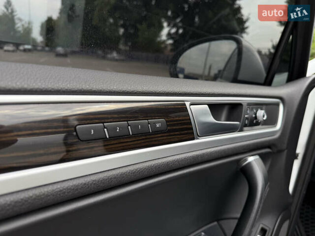 Білий Фольксваген Туарег, об'ємом двигуна 3 л та пробігом 135 тис. км за 32900 $, фото 27 на Automoto.ua
