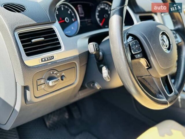 Белый Фольксваген Туарег, объемом двигателя 2.97 л и пробегом 172 тыс. км за 31500 $, фото 15 на Automoto.ua