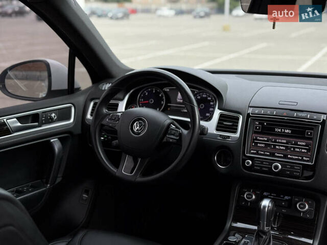 Білий Фольксваген Туарег, об'ємом двигуна 3 л та пробігом 135 тис. км за 32900 $, фото 42 на Automoto.ua