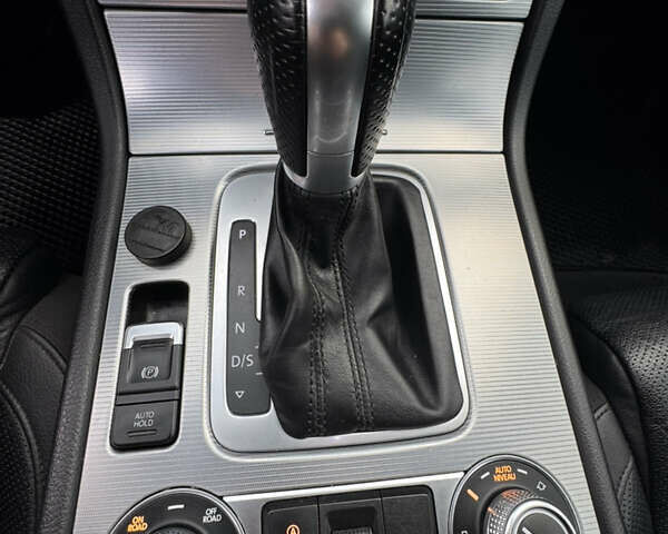 Білий Фольксваген Туарег, об'ємом двигуна 3 л та пробігом 131 тис. км за 34800 $, фото 30 на Automoto.ua