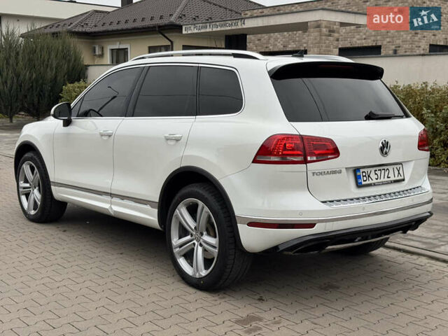 Белый Фольксваген Туарег, объемом двигателя 2.97 л и пробегом 418 тыс. км за 22900 $, фото 4 на Automoto.ua