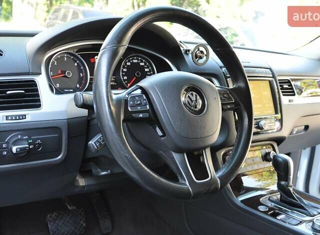 Белый Фольксваген Туарег, объемом двигателя 2.97 л и пробегом 263 тыс. км за 23000 $, фото 30 на Automoto.ua