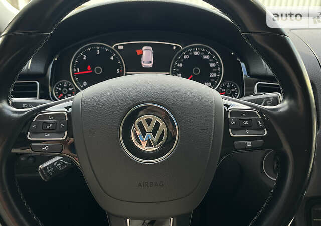 Білий Фольксваген Туарег, об'ємом двигуна 2.97 л та пробігом 300 тис. км за 21900 $, фото 28 на Automoto.ua