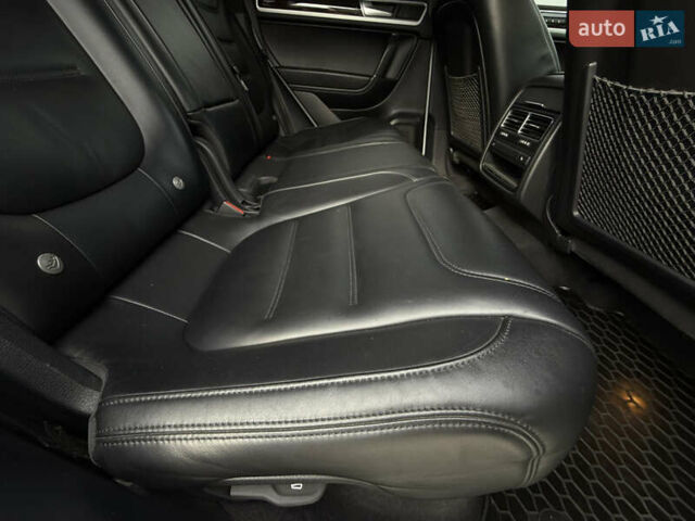 Білий Фольксваген Туарег, об'ємом двигуна 3 л та пробігом 135 тис. км за 32900 $, фото 41 на Automoto.ua