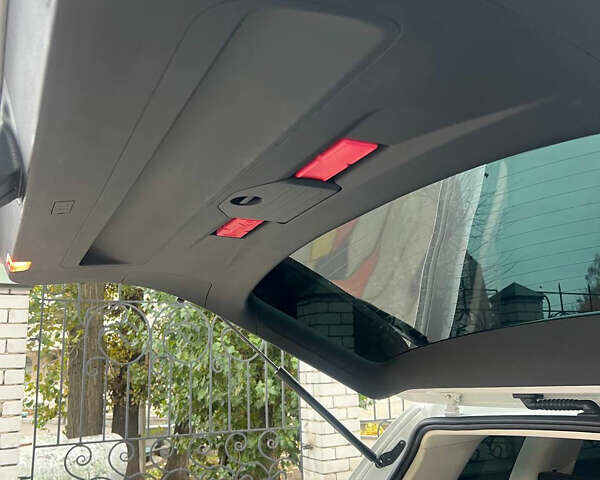 Белый Фольксваген Туарег, объемом двигателя 2.97 л и пробегом 188 тыс. км за 29200 $, фото 26 на Automoto.ua