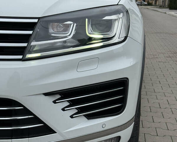 Белый Фольксваген Туарег, объемом двигателя 2.97 л и пробегом 418 тыс. км за 22900 $, фото 9 на Automoto.ua