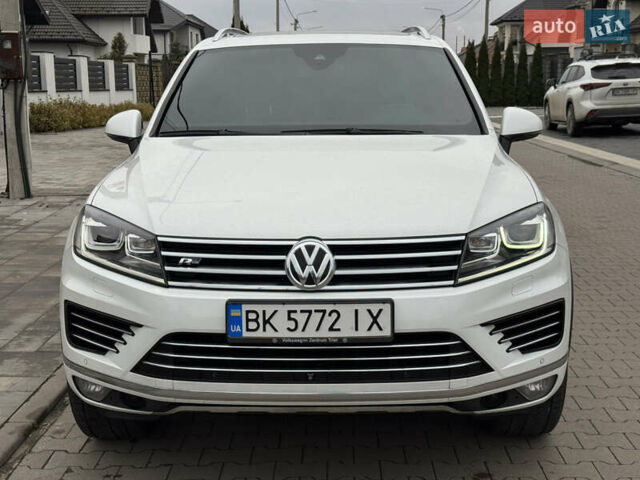Белый Фольксваген Туарег, объемом двигателя 2.97 л и пробегом 418 тыс. км за 22900 $, фото 1 на Automoto.ua