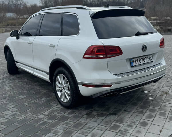 Білий Фольксваген Туарег, об'ємом двигуна 3 л та пробігом 131 тис. км за 34800 $, фото 5 на Automoto.ua